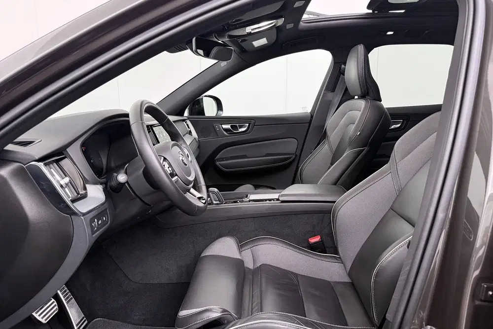Volvo XC60 2.0 T6 PHEV AWD R-Design Pano-dak Elek.Tre uit 2022, foto 11