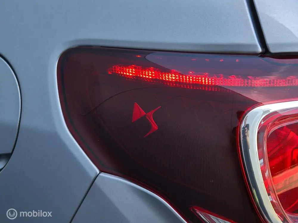 DS Automobiles 3 DS 3 1.2 PURETECH CONNECTED CHIC AUTOMAAT/LED/CAMERA/TREKHAA uit 2019, foto 16
