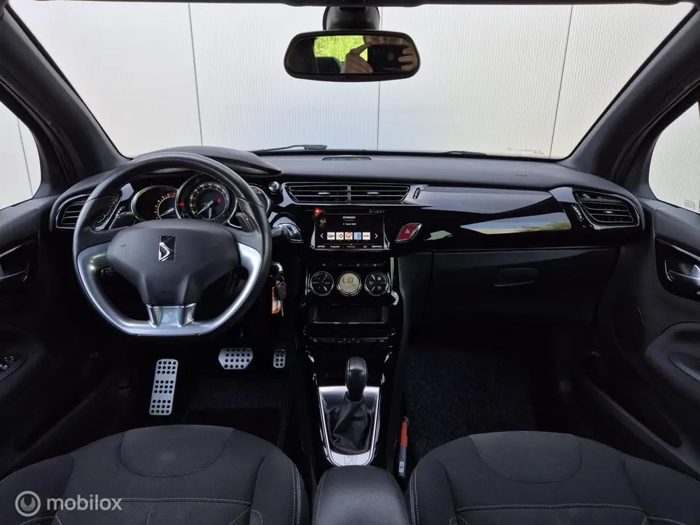 DS Automobiles 3 DS 3 1.2 PURETECH CONNECTED CHIC AUTOMAAT/LED/CAMERA/TREKHAA uit 2019, foto 17
