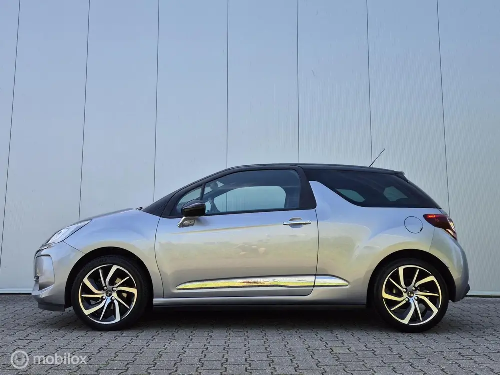 DS Automobiles 3 DS 3 1.2 PURETECH CONNECTED CHIC AUTOMAAT/LED/CAMERA/TREKHAA uit 2019, foto 2