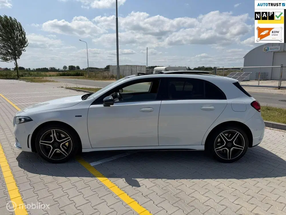 Mercedes-Benz A-Klasse 250 e AMG Limited uit 2020, foto 2