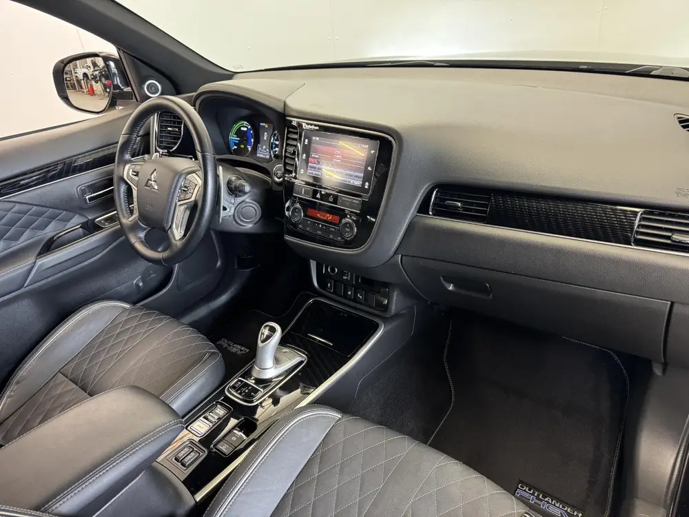 Mitsubishi Outlander 2.4 PHEV Instyle | 360 Camera | Trekhaa uit 2019, foto 19