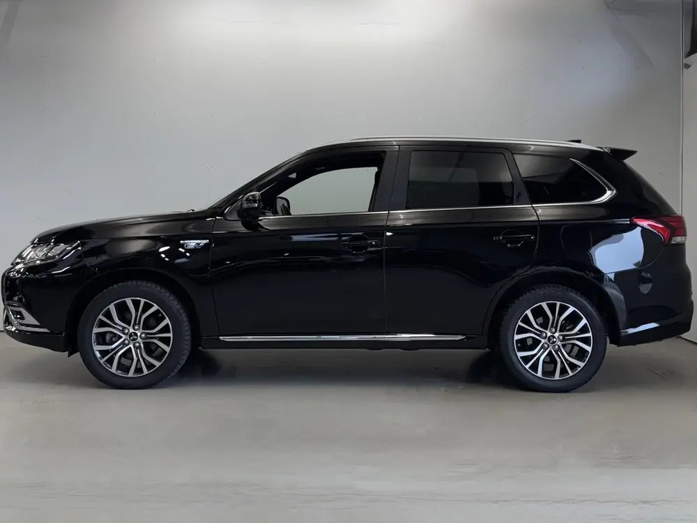 Mitsubishi Outlander 2.4 PHEV Instyle | 360 Camera | Trekhaa uit 2019, foto 3