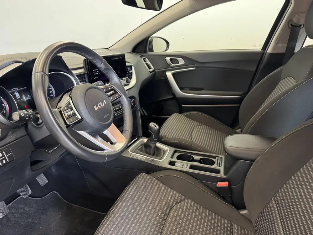 Kia Ceed 1.0 T-GDi DynamicLine uit 2023, foto 11