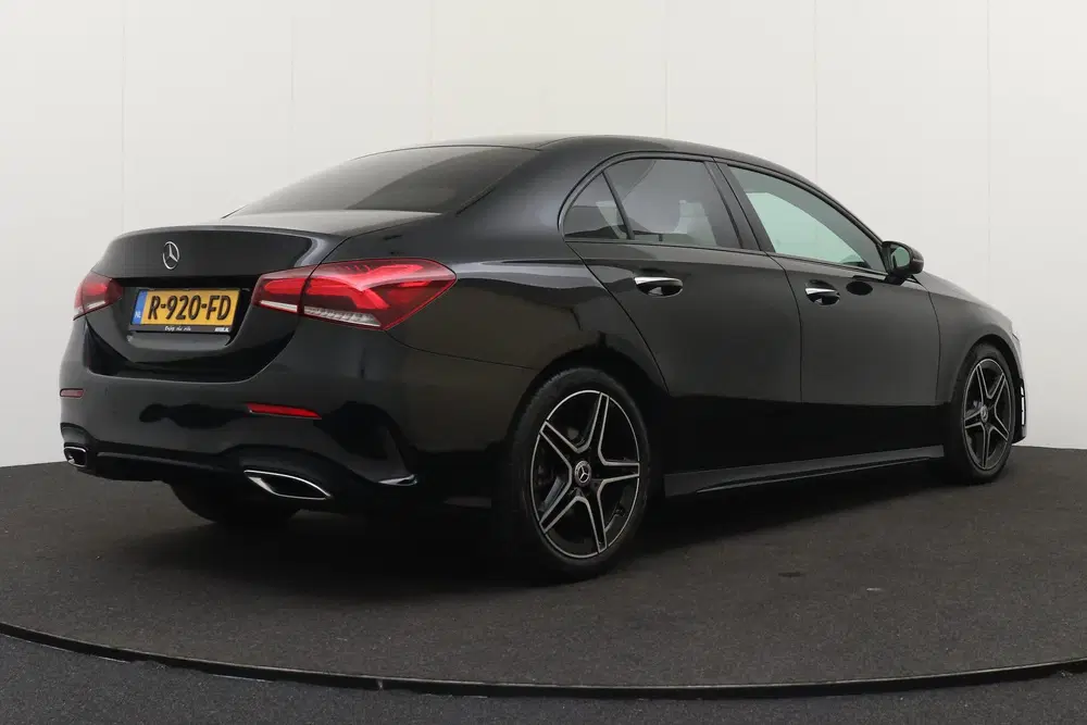 Mercedes-Benz A-Klasse 180 AMG Night-Pack Pano-Dak 18'LMV Ca uit 2022, foto 2