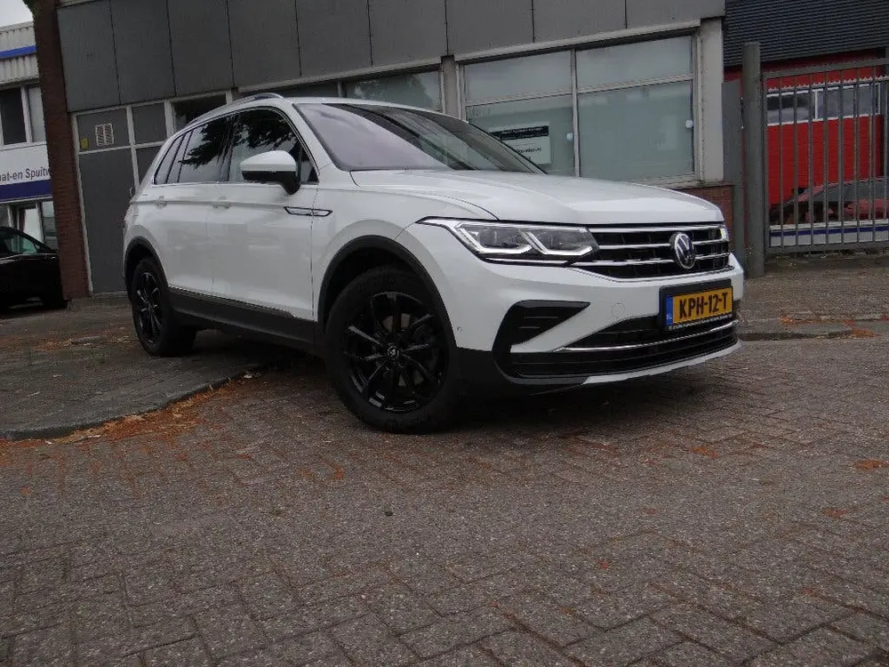 Volkswagen Tiguan VW TIGUAN 1.5 TSI/2023/AUTOMAAT/BUSINESS HIGHLINE/ VOL OPTIE uit 2023