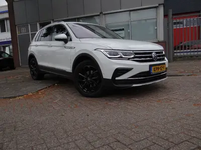 Volkswagen Tiguan VW TIGUAN 1.5 TSI/2023/AUTOMAAT/BUSINESS HIGHLINE/ VOL OPTIE uit 2023