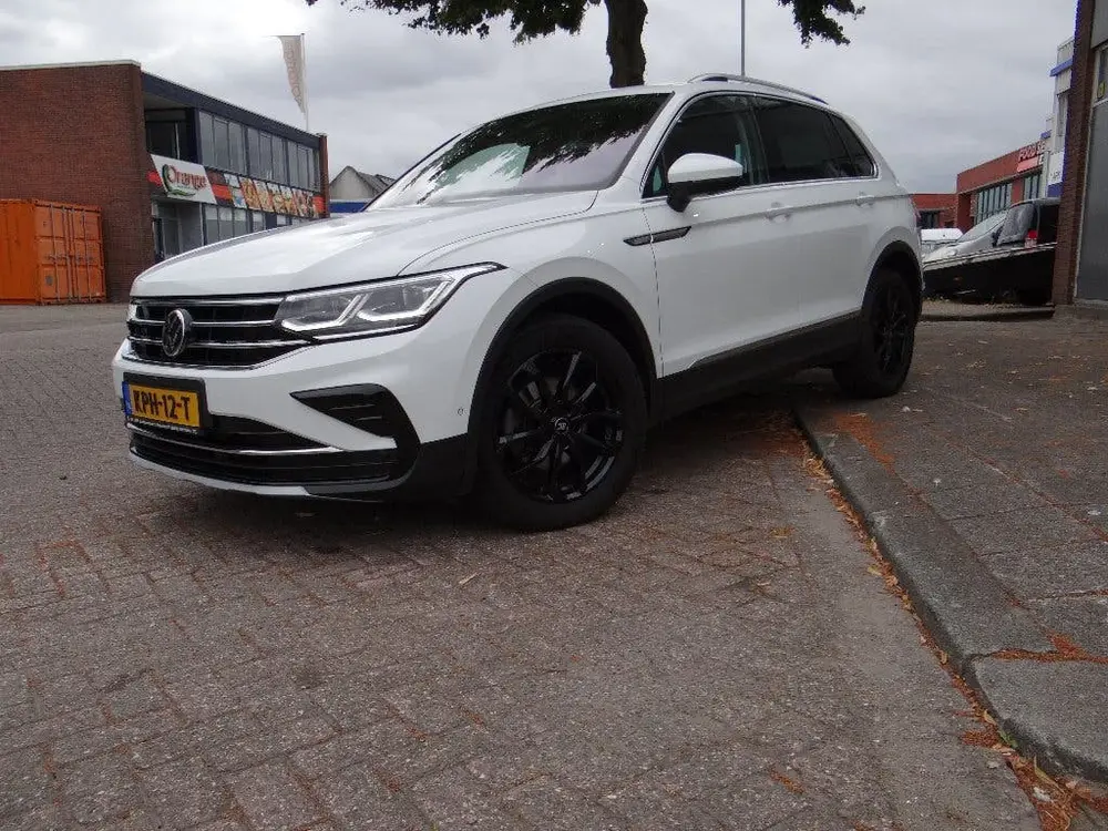 Volkswagen Tiguan VW TIGUAN 1.5 TSI/2023/AUTOMAAT/BUSINESS HIGHLINE/ VOL OPTIE uit 2023, foto 2