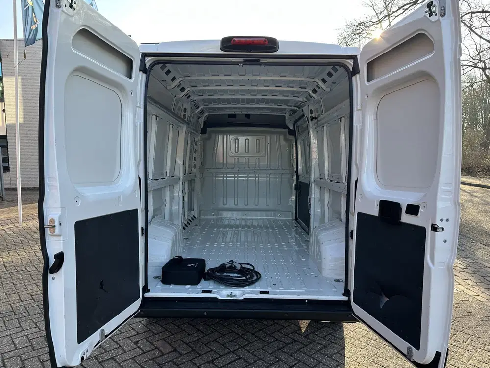 Peugeot Boxer 435 L3H2 Premium 70 kWh 136pk uit 2021, foto 20