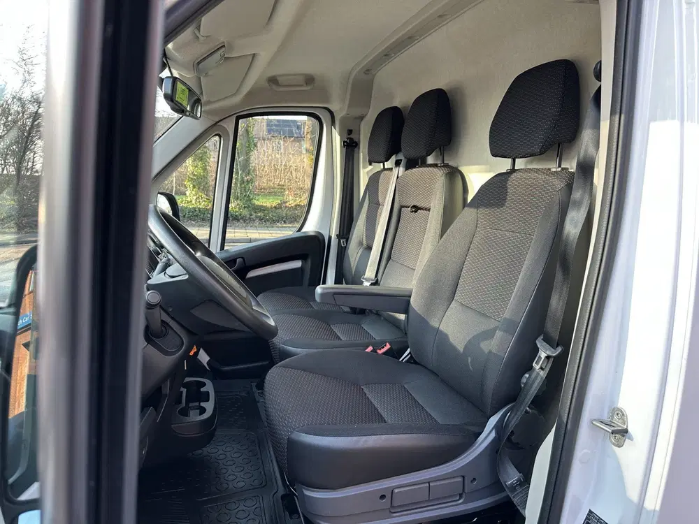 Peugeot Boxer 435 L3H2 Premium 70 kWh 136pk uit 2021, foto 3