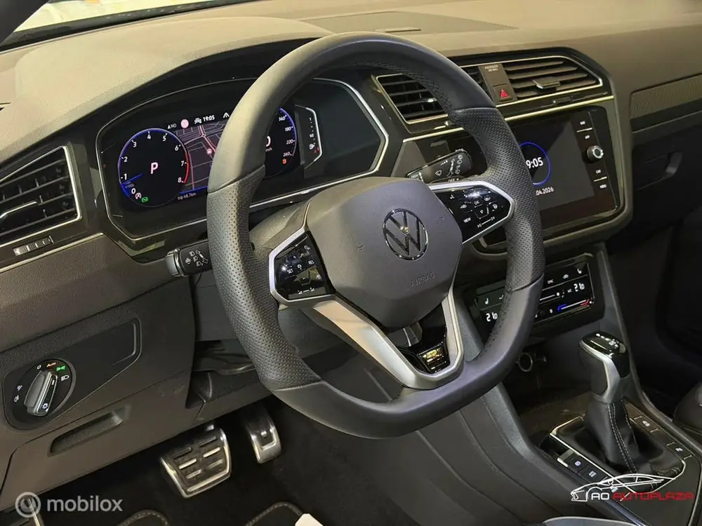 Volkswagen Tiguan 1.5 TSI 3x R-Line Panorama/Black Style/IQ uit 2020, foto 3