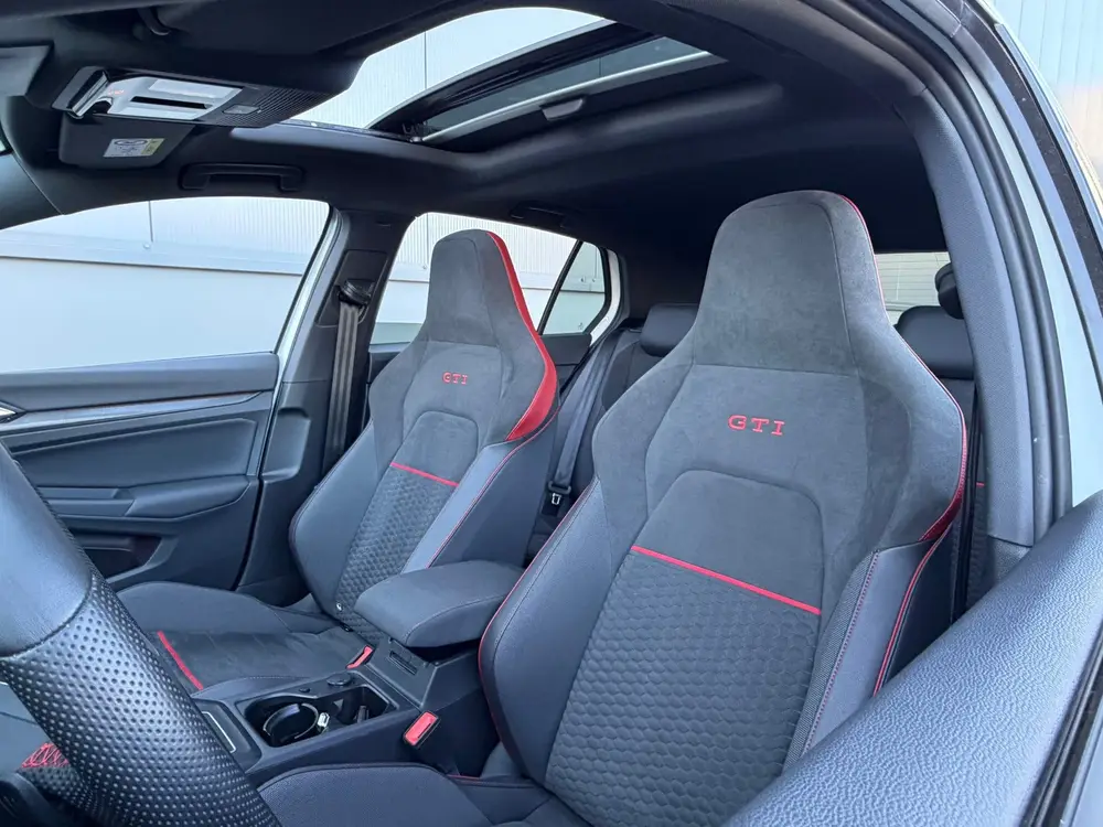 Volkswagen GOLF 2.0 TSI GTI Clubsport 45 Jahre Akra HuD H&K uit 2022, foto 2