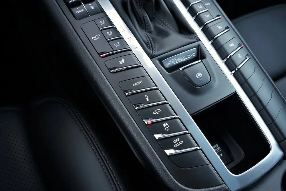 Porsche Macan 2.0 SportDesign Krijt Pano Luchtvering 18-weg uit 2019, foto 12