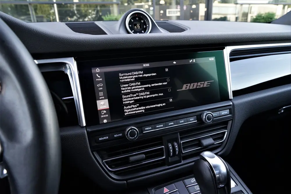 Porsche Macan 2.0 SportDesign Krijt Pano Luchtvering 18-weg uit 2019, foto 15