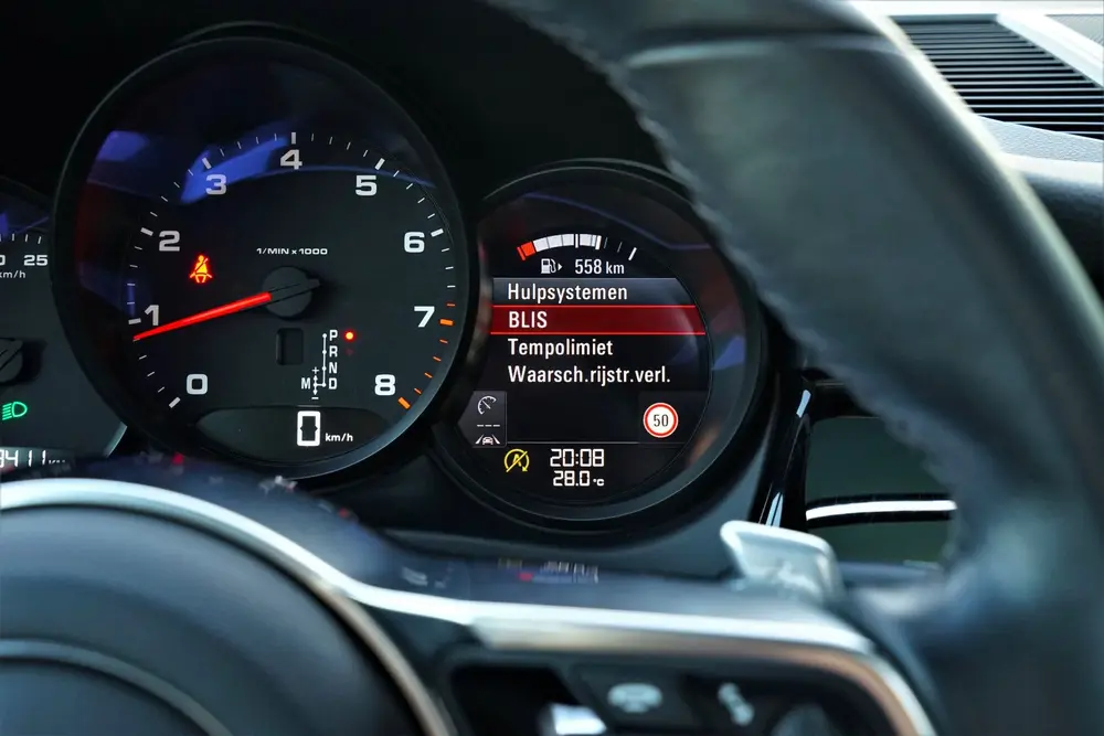 Porsche Macan 2.0 SportDesign Krijt Pano Luchtvering 18-weg uit 2019, foto 16