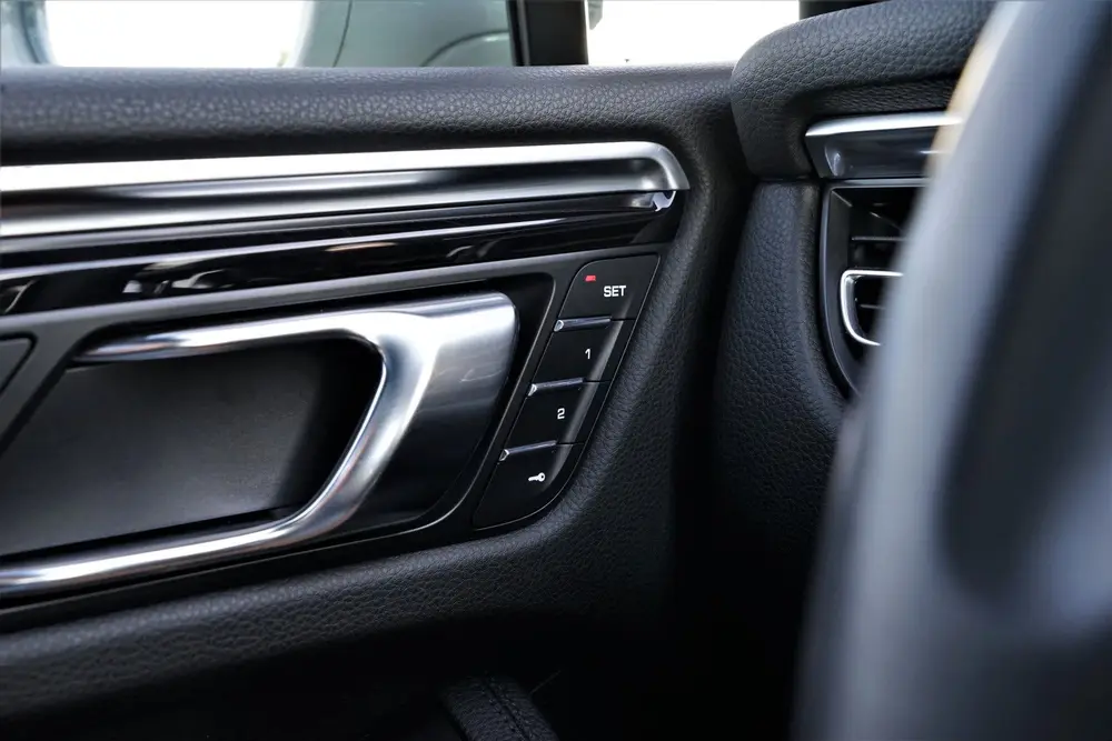 Porsche Macan 2.0 SportDesign Krijt Pano Luchtvering 18-weg uit 2019, foto 19