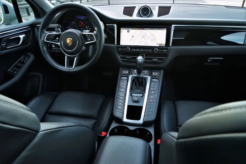 Porsche Macan 2.0 SportDesign Krijt Pano Luchtvering 18-weg uit 2019, foto 3