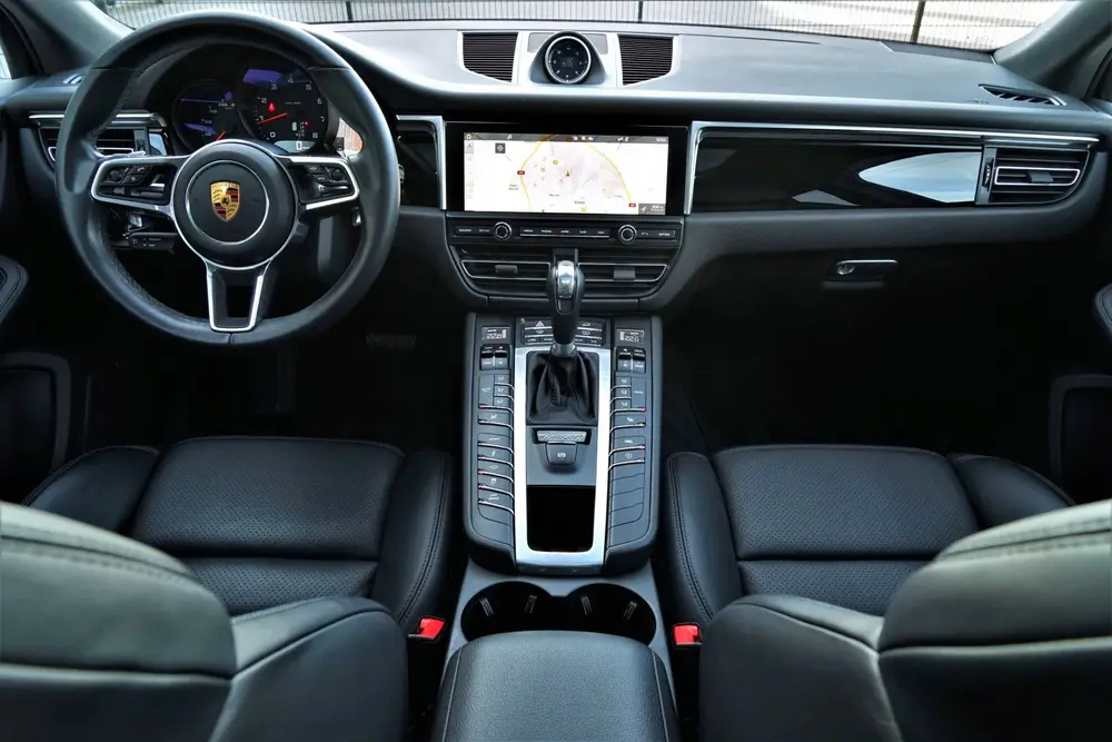 Porsche Macan 2.0 SportDesign Krijt Pano Luchtvering 18-weg uit 2019, foto 6
