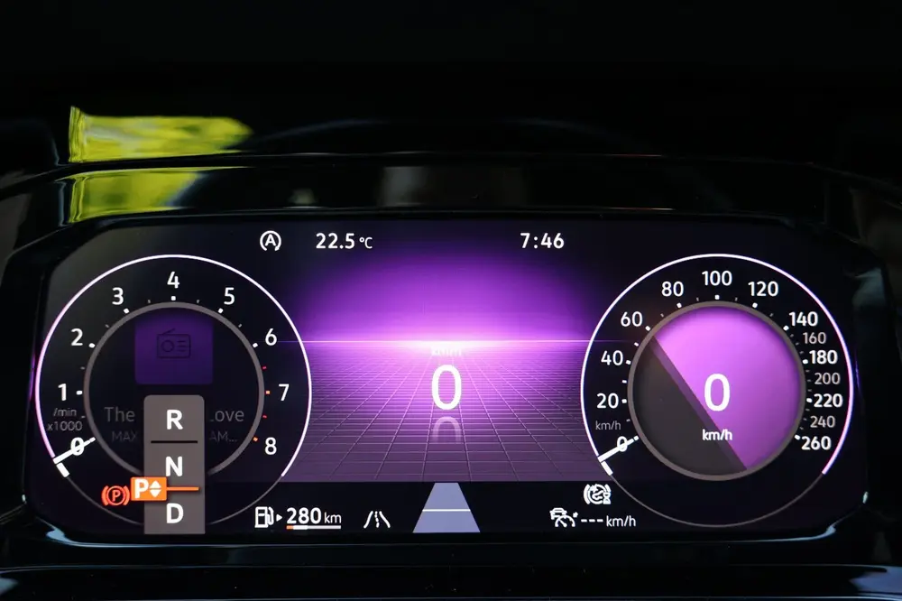 Volkswagen Golf 1.5 eTSI R-Line | panoramadak | camera | ada uit 2024, foto 4