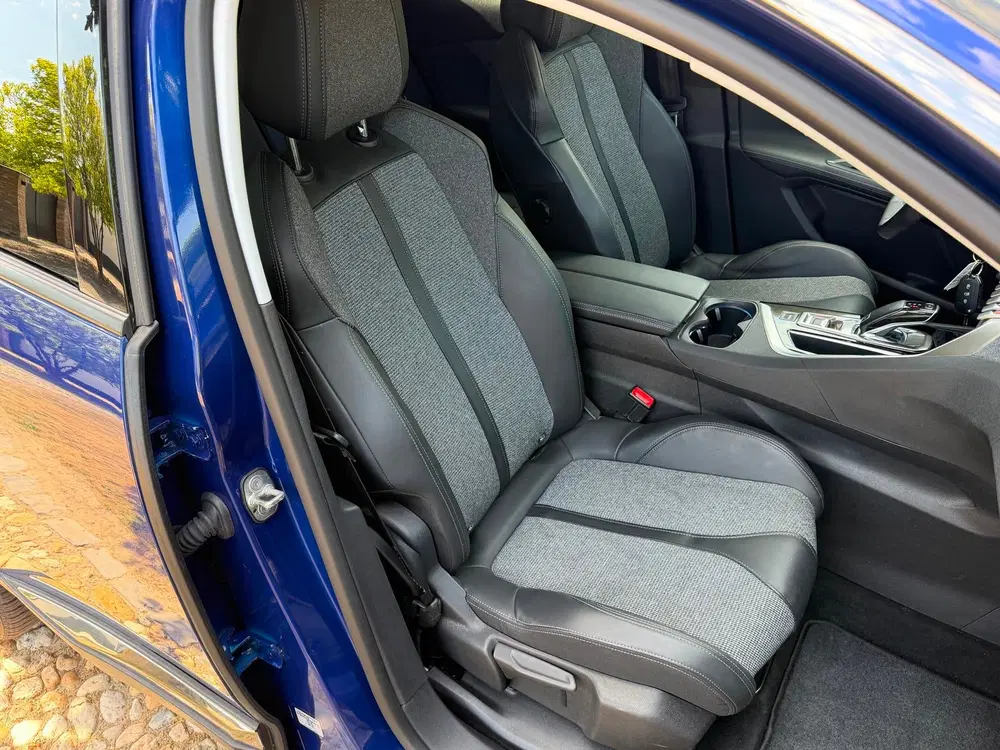Peugeot 3008 1.2 PureTech Automaat Premium Allure uit 2019, foto 17