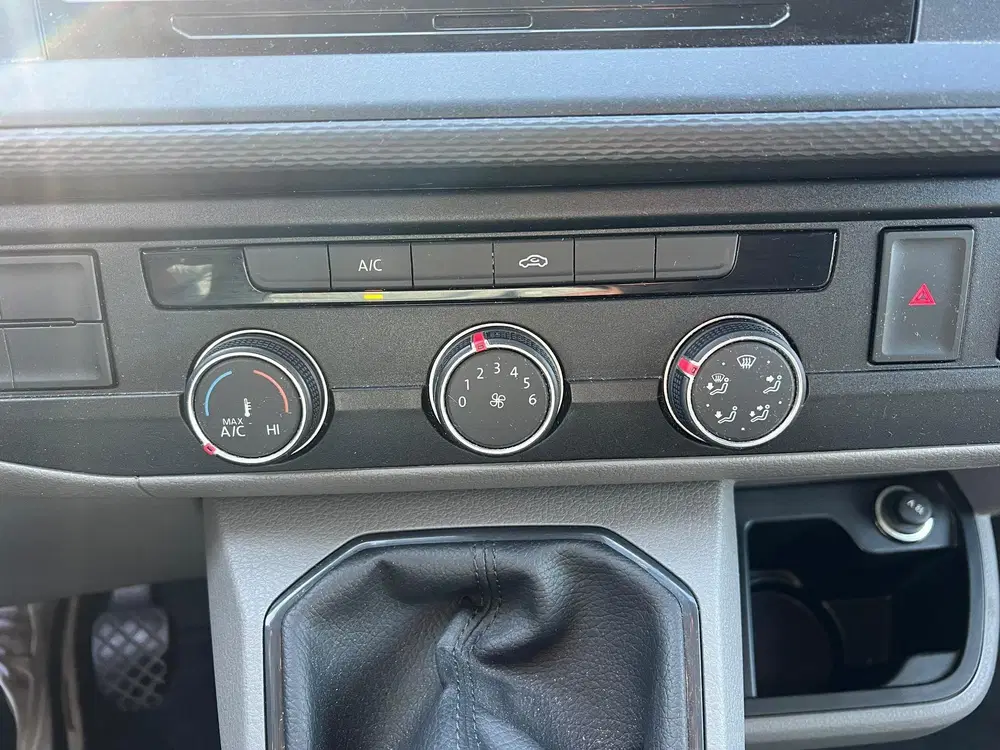 Volkswagen Transporter 2.0 TDI L1H1 28 uit 2021, foto 4