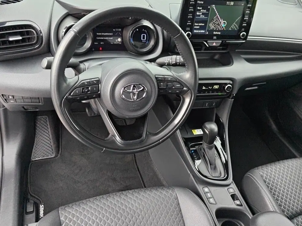 Toyota Yaris 1.5 Hybrid Executive NL Auto uit 2020, foto 2