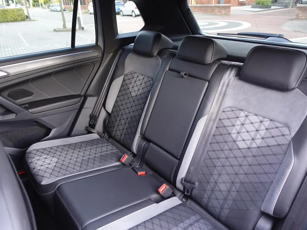 Volkswagen Tiguan 1.5 TSI DSG R-Line Black Style RIJKLAAR/TR uit 2021, foto 17