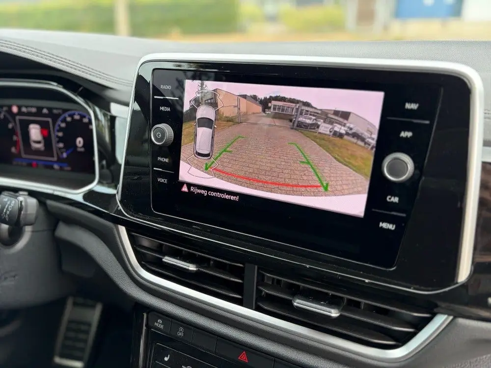 Volkswagen T-ROC 1.5 TSI R-Lne uit 2022, foto 15