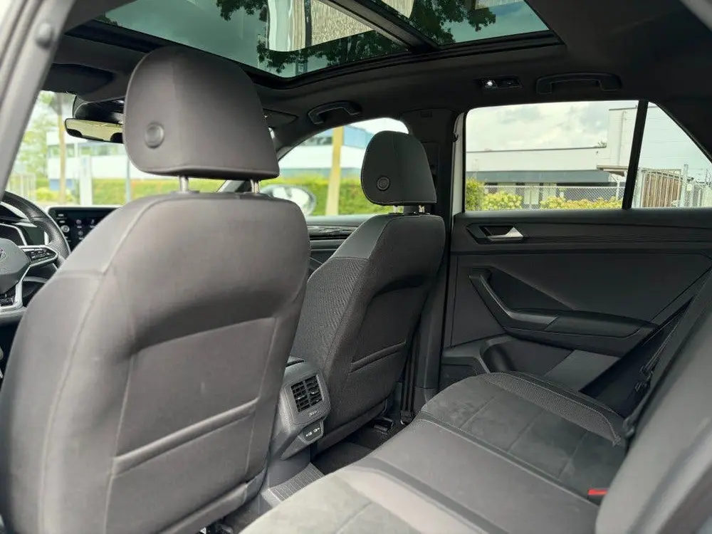 Volkswagen T-ROC 1.5 TSI R-Lne uit 2022, foto 19