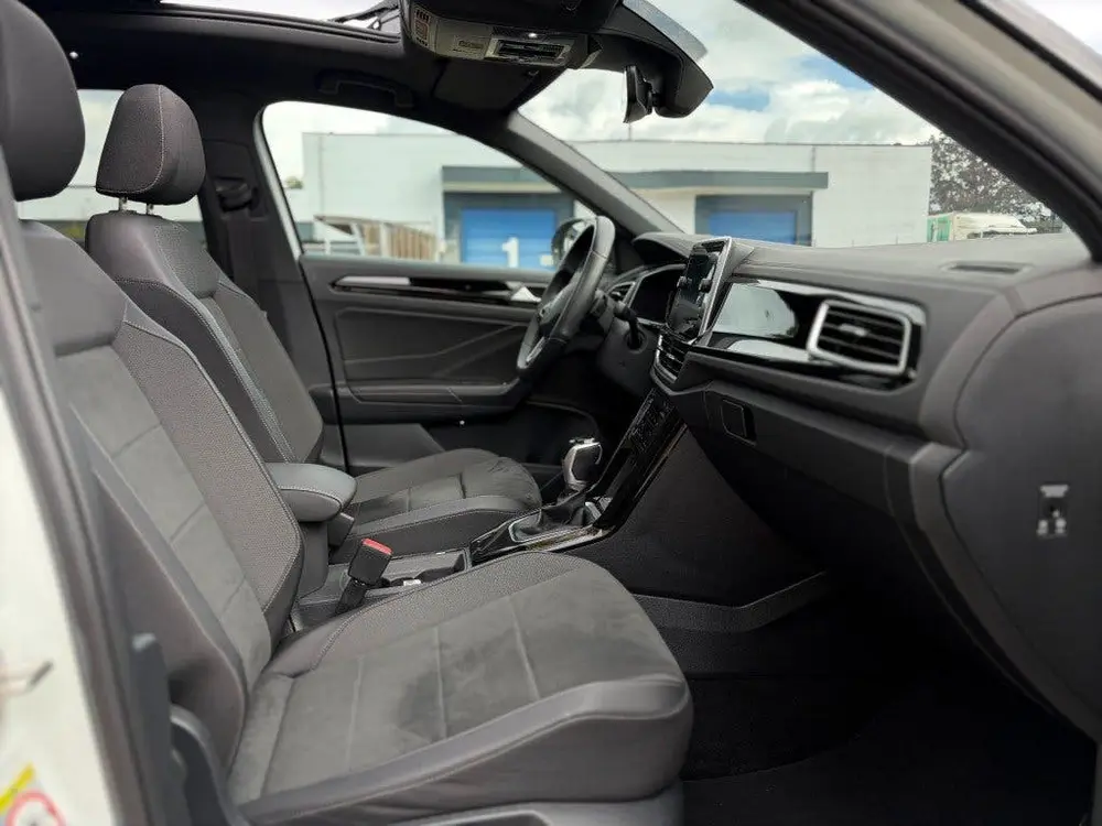Volkswagen T-ROC 1.5 TSI R-Lne uit 2022, foto 20