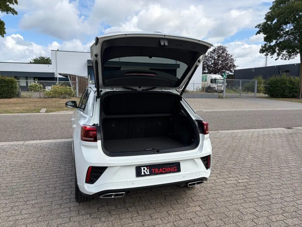 Volkswagen T-ROC 1.5 TSI R-Lne uit 2022, foto 9