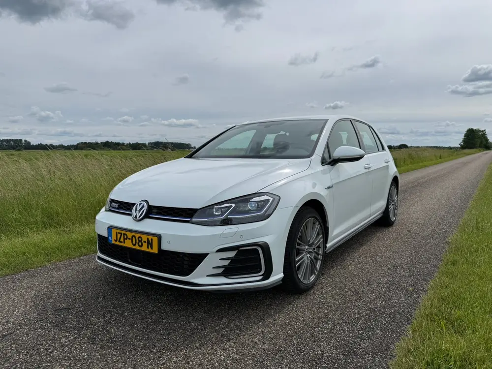 Volkswagen Golf VII Golf 1.4 GTE 204pk 2019  | LEDER ALCANTARA uit 2019