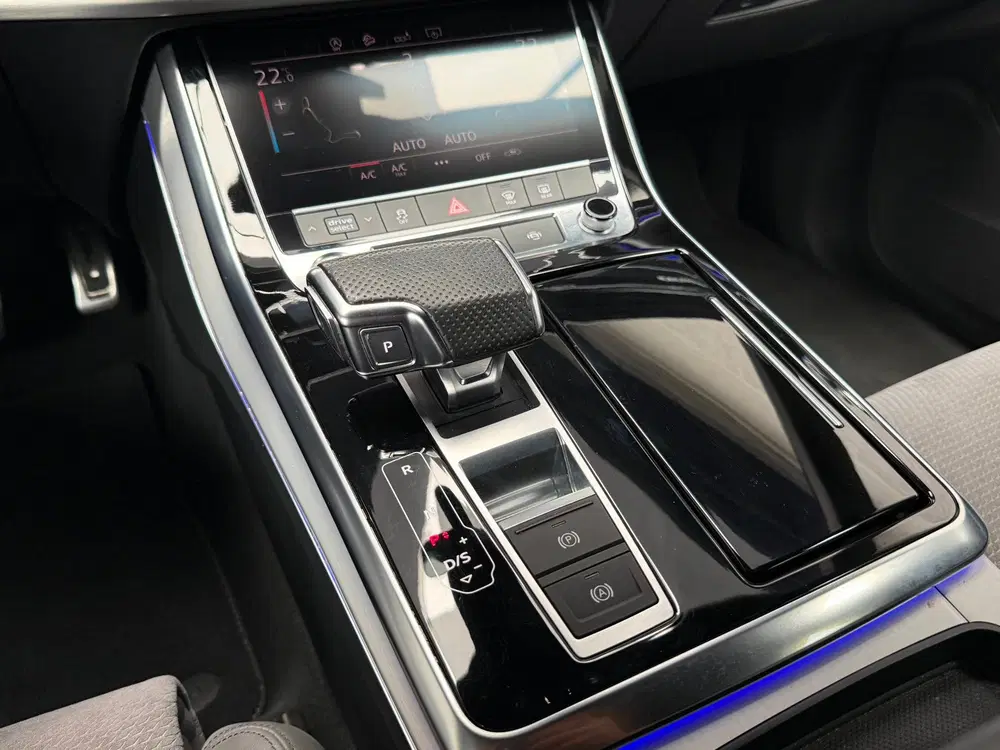 Audi Q8 55 TFSI quattro S-Line uit 2019, foto 17