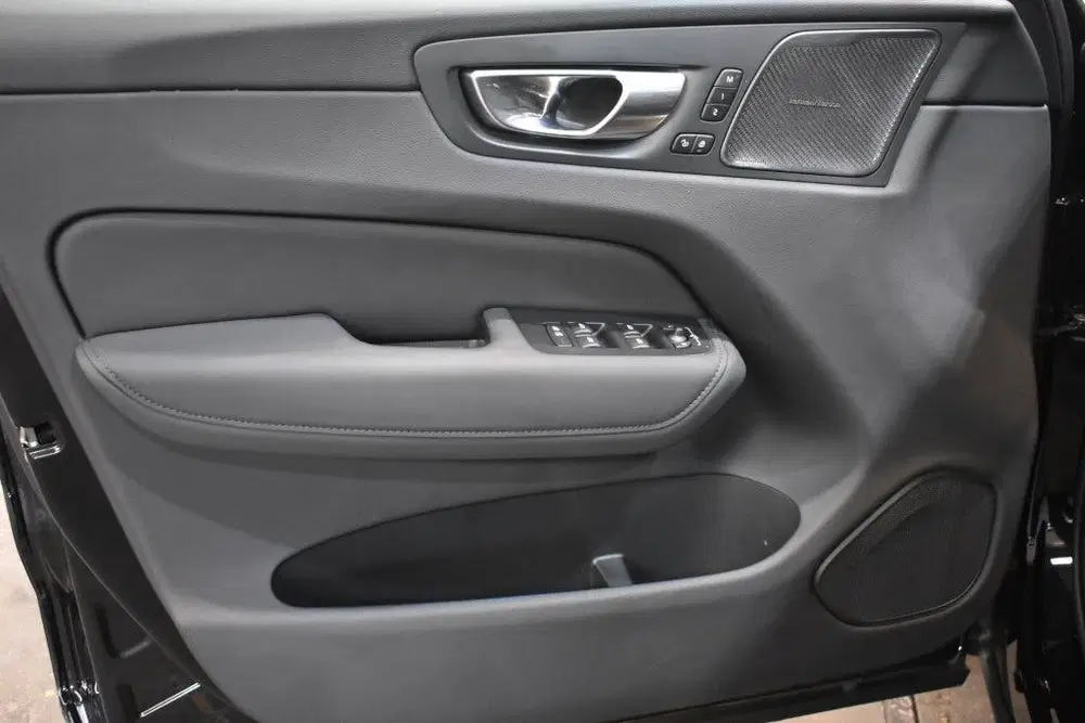 Volvo XC60 T6 350PK AWD Ultra Dark uit 2026, foto 11