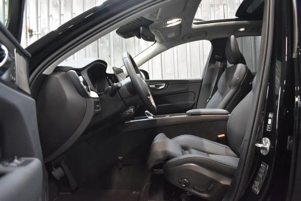 Volvo XC60 T6 350PK AWD Ultra Dark uit 2026, foto 12