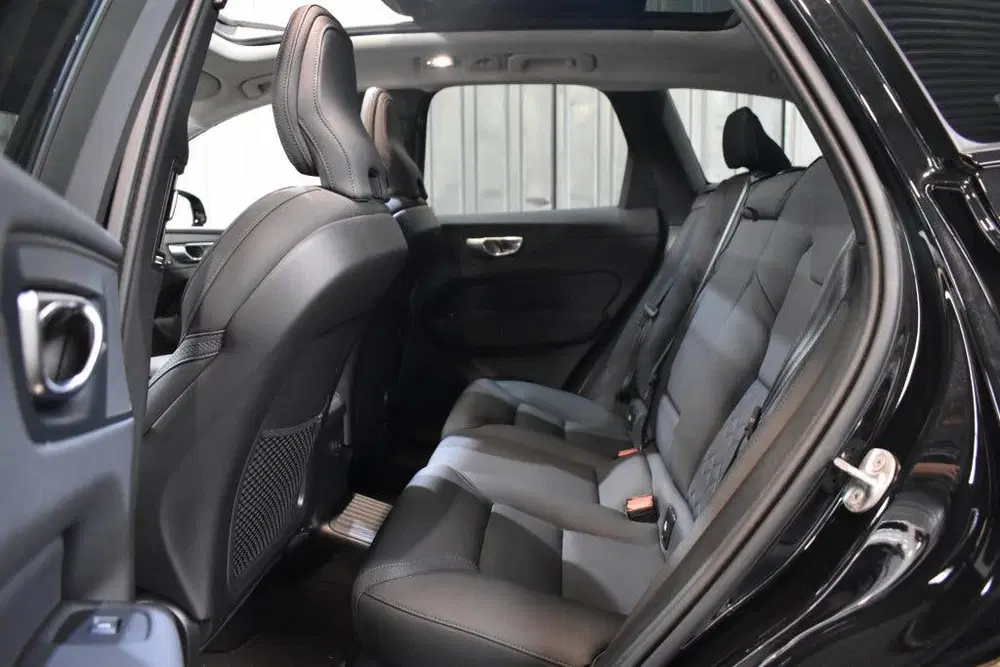 Volvo XC60 T6 350PK AWD Ultra Dark uit 2026, foto 14