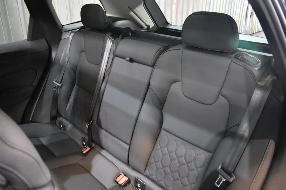Volvo XC60 T6 350PK AWD Ultra Dark uit 2026, foto 15
