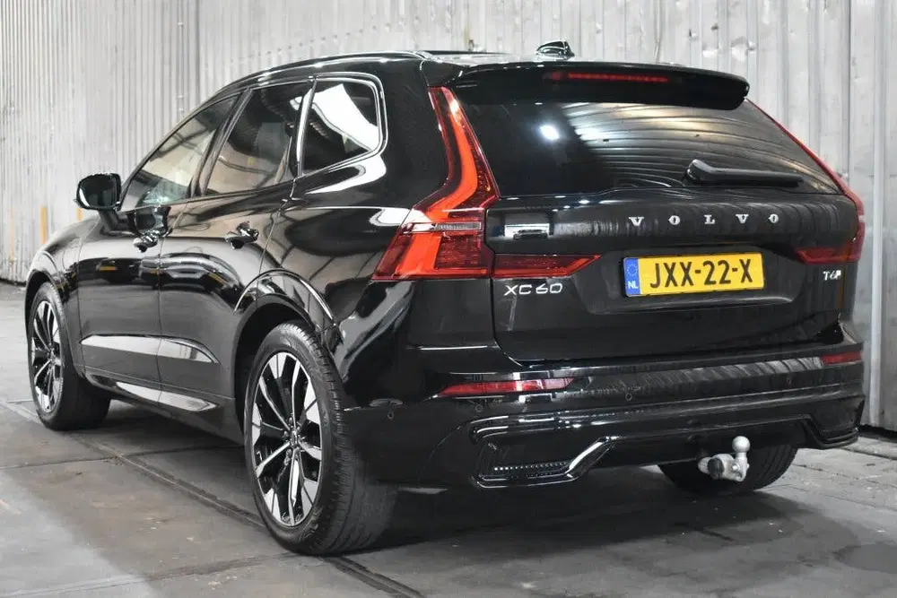 Volvo XC60 T6 350PK AWD Ultra Dark uit 2026, foto 2
