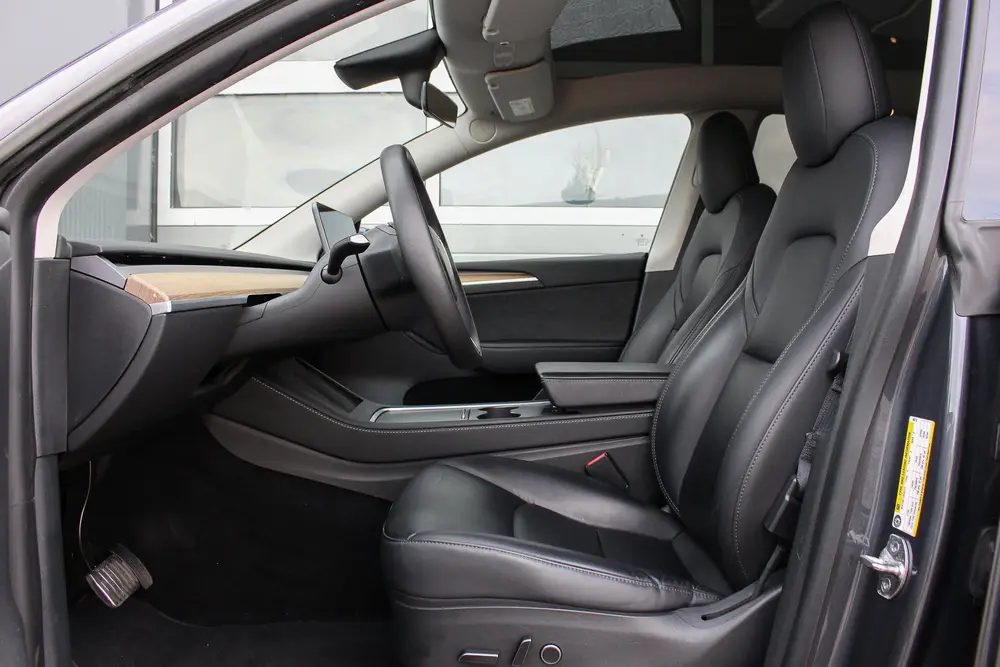 Tesla Model Y Long Range AWD 75 kWh uit 2021, foto 4