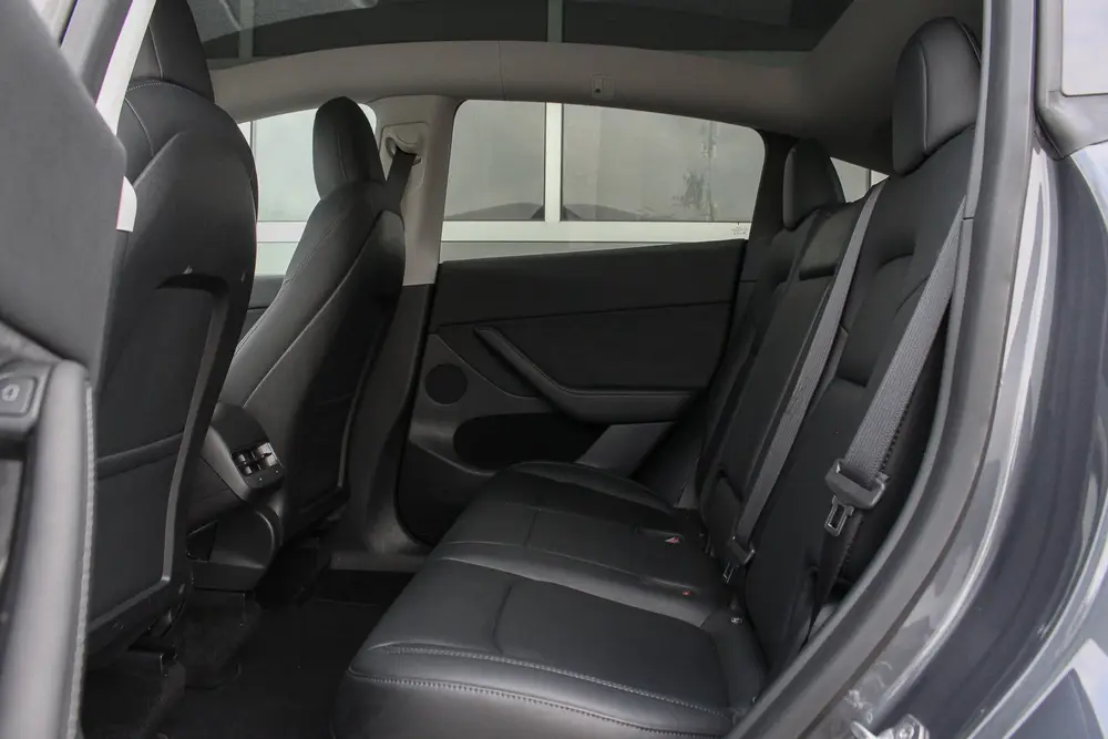 Tesla Model Y Long Range AWD 75 kWh uit 2021, foto 6