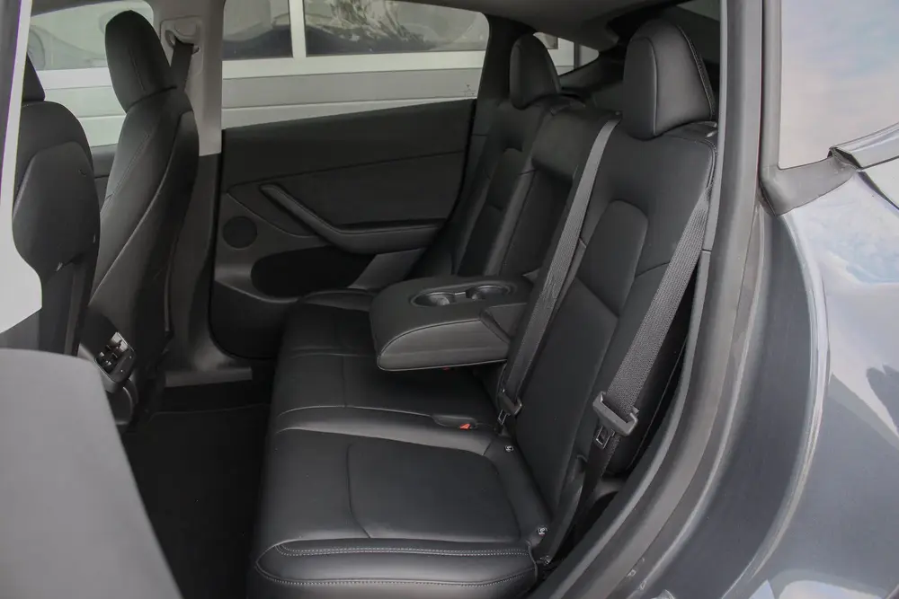 Tesla Model Y Long Range AWD 75 kWh uit 2021, foto 7