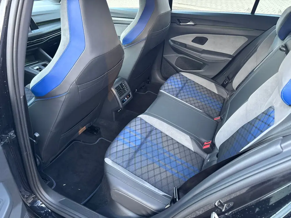 Volkswagen Golf 2.0 TSI 320pk 7-DSG 4MOTION 2022 Zwart uit 2022, foto 7