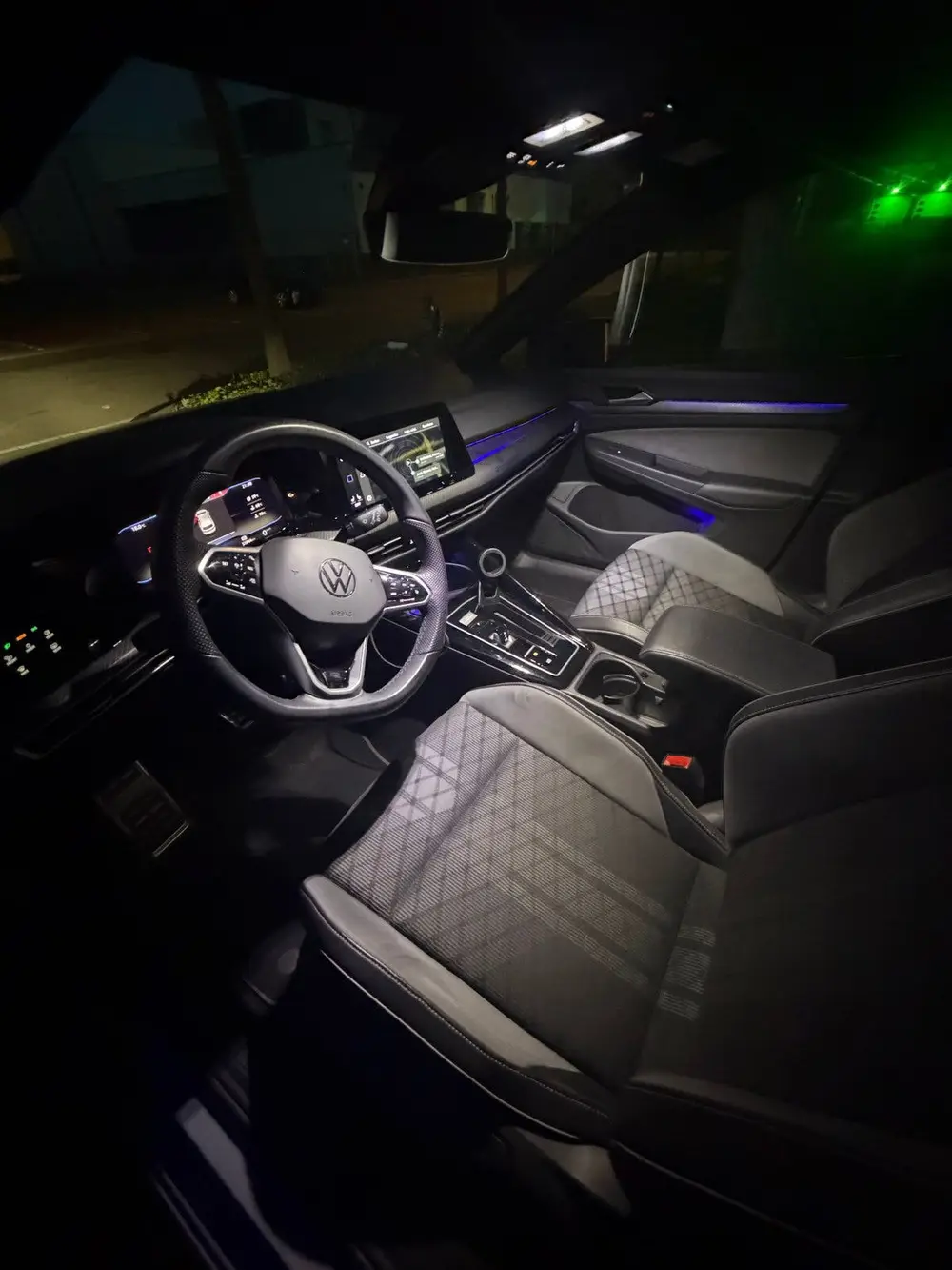 Volkswagen Golf 1.5 Etsi Pano 3x R line 2023 Nardo Grey uit 2023, foto 10