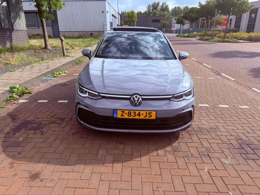 Volkswagen Golf 1.5 Etsi Pano 3x R line 2023 Nardo Grey uit 2023, foto 2