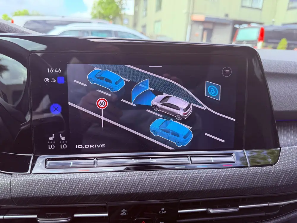Volkswagen Golf 1.5 Etsi Pano 3x R line 2023 Nardo Grey uit 2023, foto 5