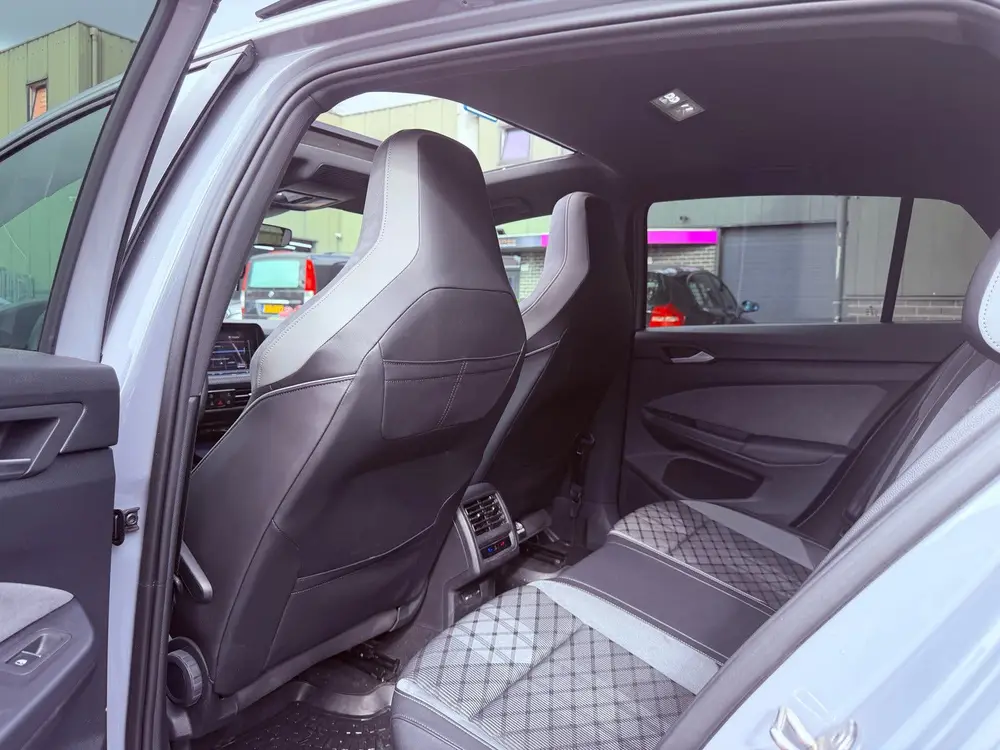 Volkswagen Golf 1.5 Etsi Pano 3x R line 2023 Nardo Grey uit 2023, foto 7