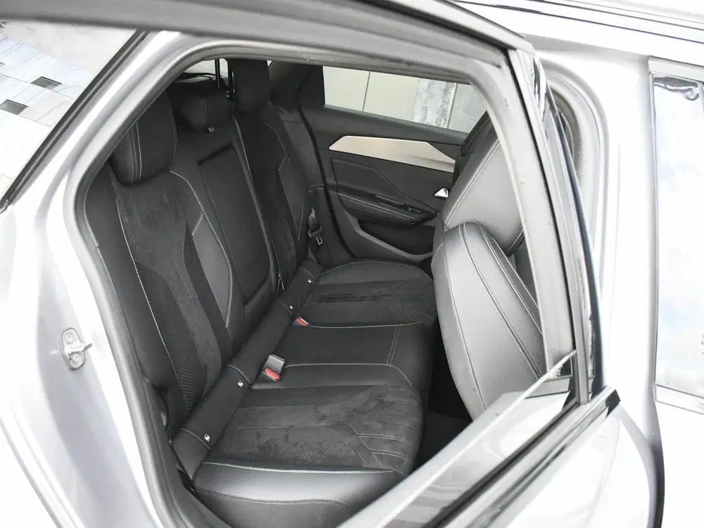 Peugeot 308 SW GT 1.6 Plug-in Hybrid 225pk Automaat PA uit 2023, foto 14