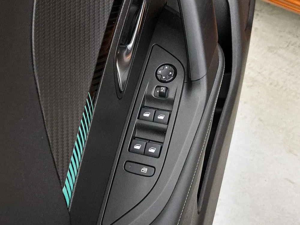 Peugeot 2008 EV Allure 50 kWh uit 2022, foto 15