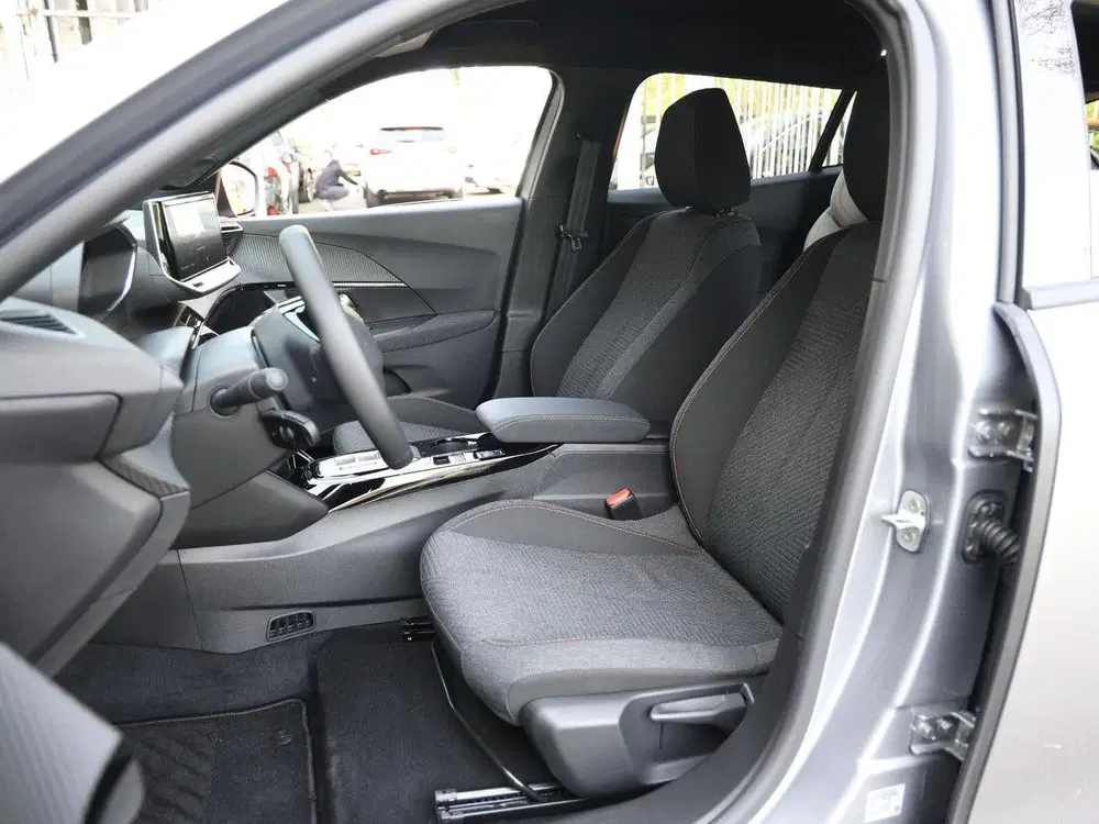 Peugeot 2008 EV Business 54 kWh uit 2025, foto 12
