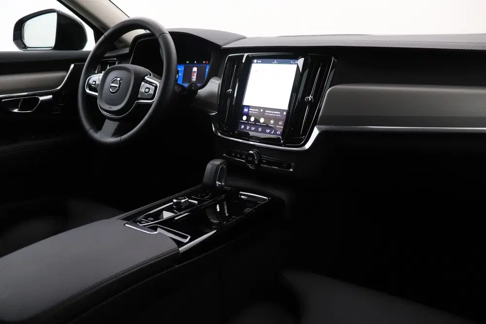 Volvo V90 T8 Plus Dark uit 2024, foto 17